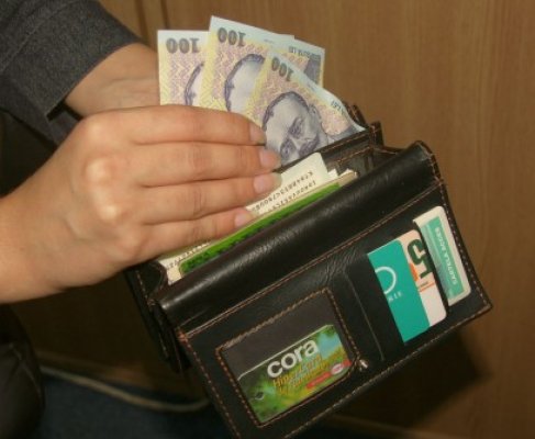 Salariul minim pe economie creşte la 750 de lei